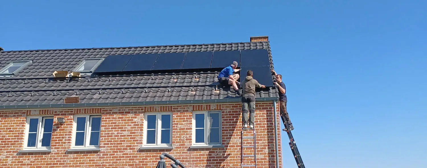 Intervention sur une toiture équipée de panneaux solaires en Brabant wallon